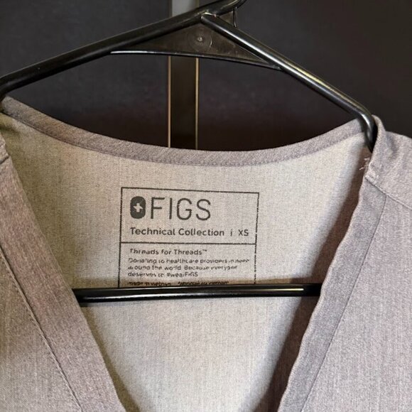 Figs Technical Collection Grey Scrub Top - Picture 2 of 4